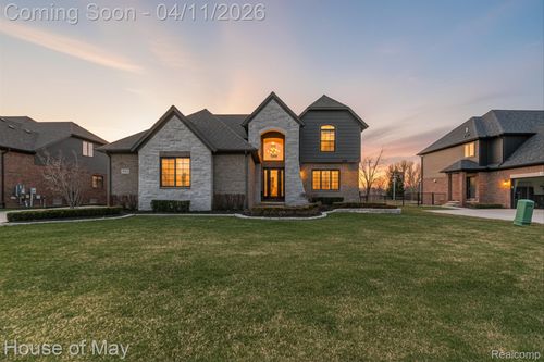 54933 Black Hills Ln, Utica, MI, 48316-2942 | Card Image