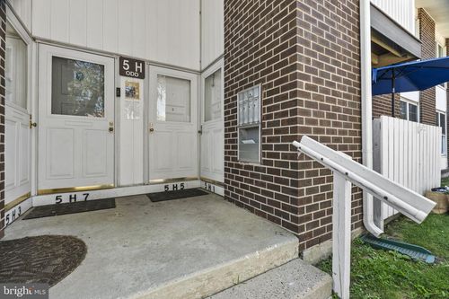 5h1-275 Green St, BEVERLY, NJ, 08010 | Card Image