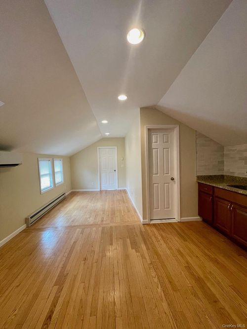 1-11 Mccullums Ln, Highland Fls, NY, 10928-1801 | Card Image