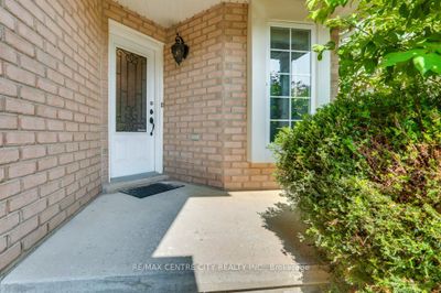 1076 Pleasantview Dr, House other with 3 bedrooms, 3 bathrooms and 2 parking in London ON | Image 3