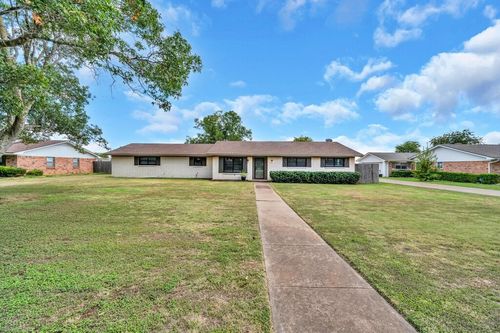 221 Lazy Acres Dr, Woodway, TX, 76712-2832 | Card Image