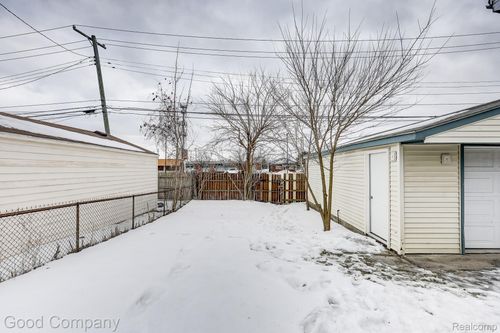 13741 Callender St, Southgate, MI, 48195-1742 | Card Image