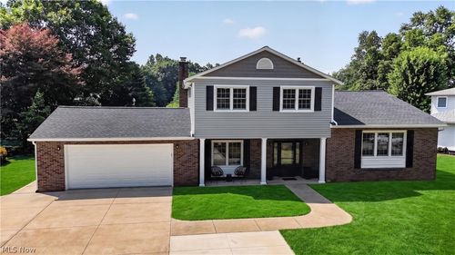 423 Winding Way, Wadsworth, OH, 44281-2215 | Card Image
