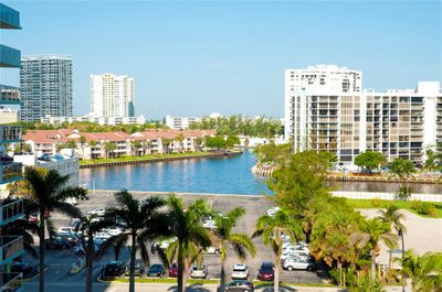 717 - 3725 S Ocean Dr, Condo with 2 bedrooms, 2 bathrooms and null parking in Hollywood FL | Image 3