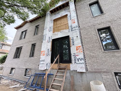 7829 160th Street, New York, NY, 11366 | Card Image