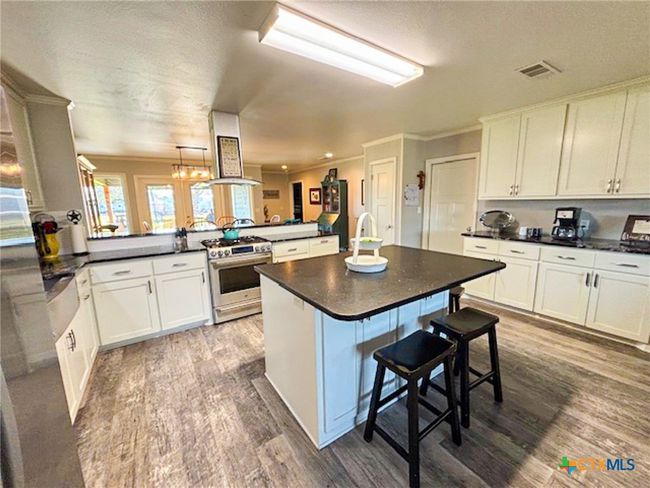 912 N Avenue G, House other with 4 bedrooms, 3 bathrooms and null parking in Shiner TX | Image 7