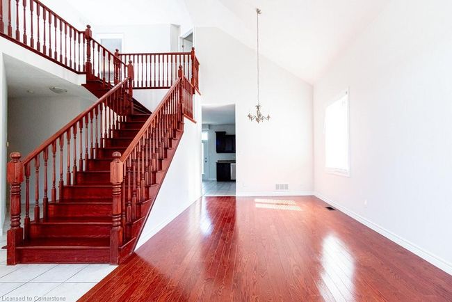 39 Naomi Crt, House other with 4 bedrooms, 3 bathrooms and 6 parking in Ancaster ON | Image 10