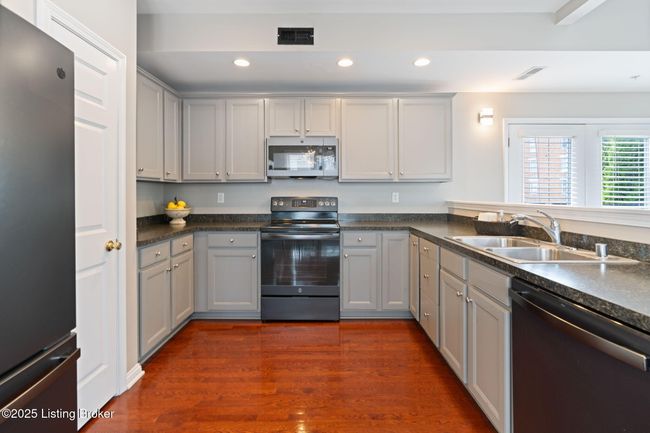 10600 Norton Commons Walk, Condo with 2 bedrooms, 2 bathrooms and null parking in Prospect KY | Image 8