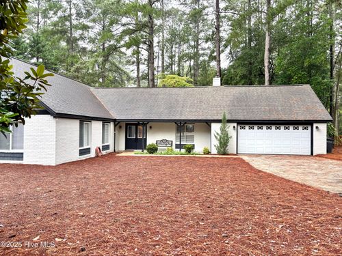 140 Westchester Cir, Pinehurst, NC, 28374-9525 | Card Image