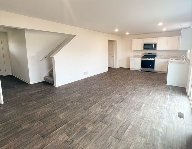 8 International Way, House other with 3 bedrooms, 3 bathrooms and 2 parking in Joliet IL | Image 5