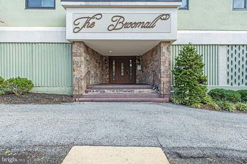 apt-10-900 N Broom St, WILMINGTON, DE, 19806-4547 | Card Image