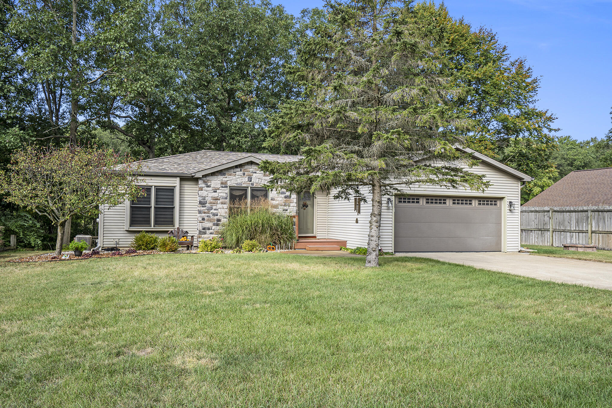 Dana Dr, Battle Creek, MI 49017