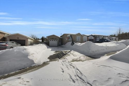 6 Mcqueen St, Angus, ON, L0M1B0 | Card Image