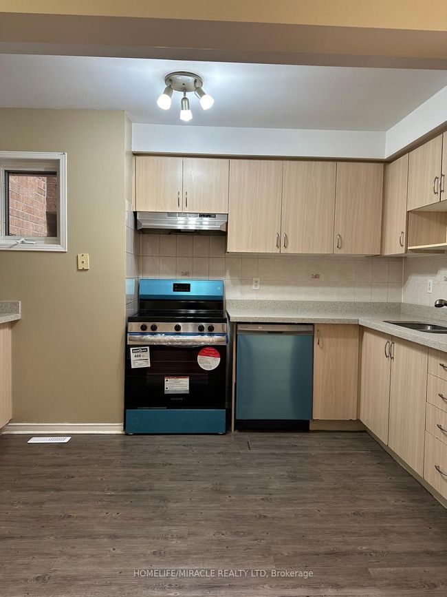 6 Sinclair Crt, Condo with 3 bedrooms, 3 bathrooms and 1 parking in Brampton ON | Image 10