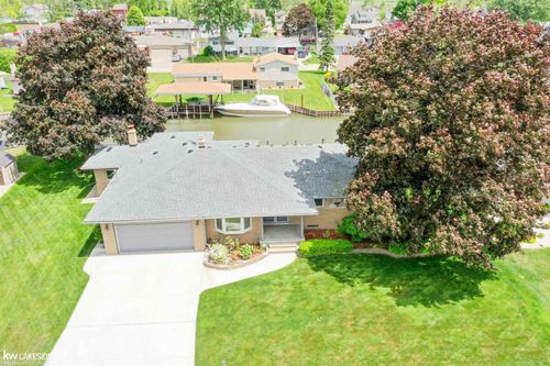 38044 Seaway Ct, Harrison Twp, MI, 48045-2762 | Card Image