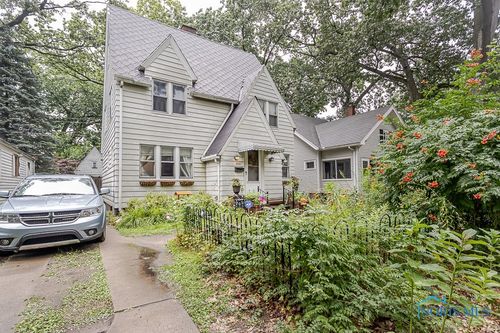 2560 Charlestown Ave, Toledo, OH, 43613-4328 | Card Image