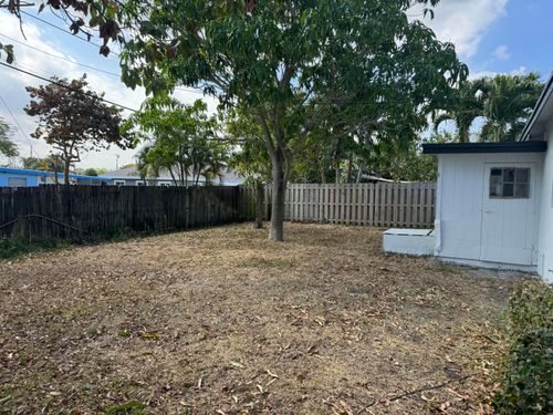 1815 Hillcrest Ave, Lake Worth Beach, FL, 33461-6041 | Card Image