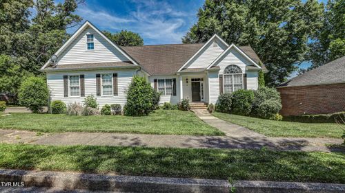 7 Larchmont Ln, Johnson City, TN, 37604-6384 | Card Image