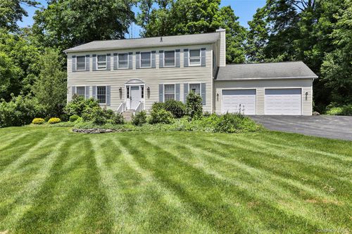 8 White Pine Ln, Fishkill, NY, 12524-1140 | Card Image