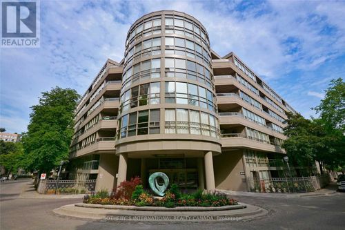 111-18 Lower Village Gate, Toronto, ON, M5P3M1 | Card Image