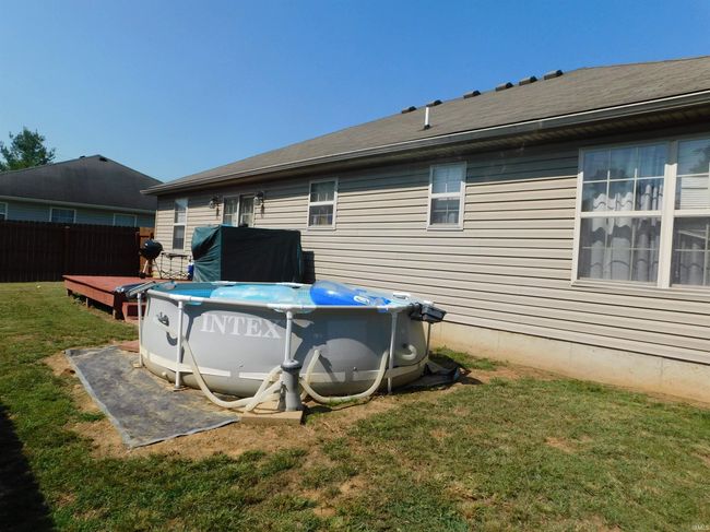 11907 Perry Crossing Pkwy, House other with 3 bedrooms, 2 bathrooms and null parking in Sellersburg IN | Image 5