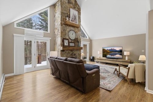 297 Farm Rd, Arlington, VT, 05250-8766 | Card Image