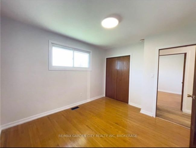15 Champlain Ave, Home with 3 bedrooms, 1 bathrooms and 2 parking in Hamilton ON | Image 15