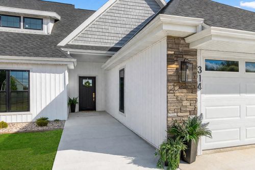 314 Willow St, Pardeeville, WI, 53954-8502 | Card Image