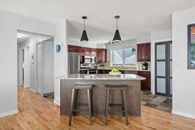 6235 Thornaby Way Nw, Home with 4 bedrooms, 2 bathrooms and 2 parking in Calgary AB | Image 7
