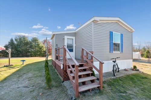 20089 Lake Montcalm Rd, Howard City, MI, 49329-8945 | Card Image