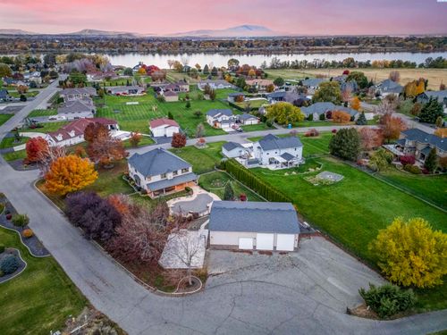 7515 Sandy Ridge Rd, Pasco, WA, 99301-9387 | Card Image