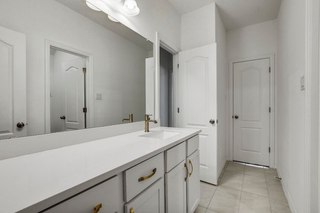 Hollywood bathroom connecting bedrooms | Image 29