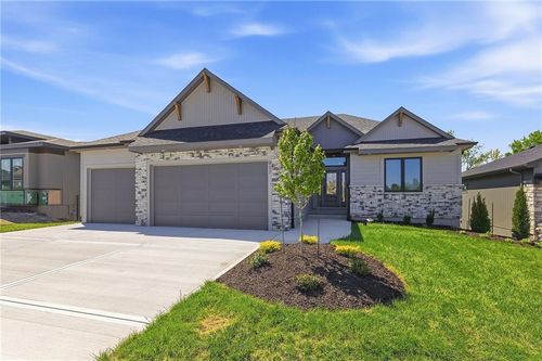 911 Savannah Ln, Greenwood, MO, 64034-9025 | Card Image