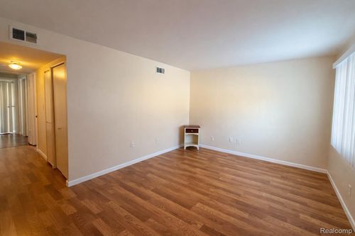 141 W Cornell Ave, Pontiac, MI, 48340-2721 | Card Image