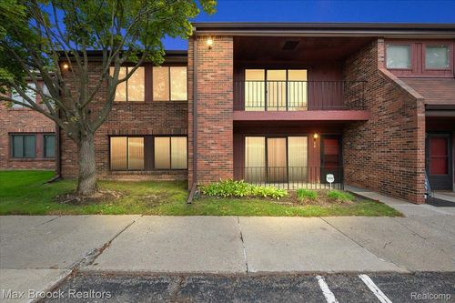 5a-23673 Village House Dr S, Southfield, MI, 48033-2613 | Card Image