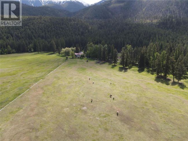 5888 Lazy Lake Rd, Home with 4 bedrooms, 2 bathrooms and null parking in Wasa BC | Image 13