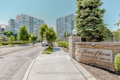 802 - 7 Townsgate Dr, Condo with 3 bedrooms, 2 bathrooms and 1 parking in Vaughan ON | Image 3