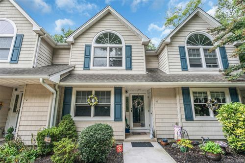 10-176 Merrick Rd, Amityville, NY, 11701-3437 | Card Image
