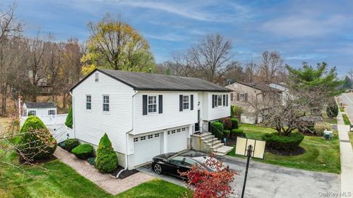 13 Newbury St, Monroe, NY, 10950-1532 | Card Image