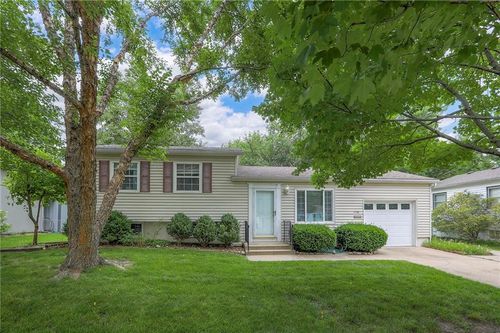 9118 W 99th Ter, Overland Park, KS, 66212-4101 | Card Image