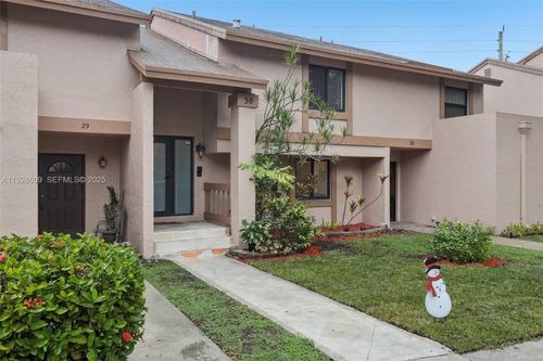 30 Chestnut Cir, Hollywood, FL, 33026-1140 | Card Image