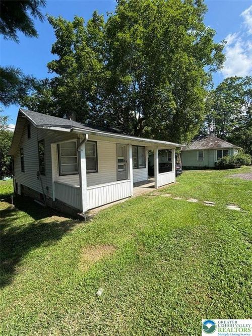 2135 S Delaware Dr, Williams Twp, PA, 18042-9712 | Card Image