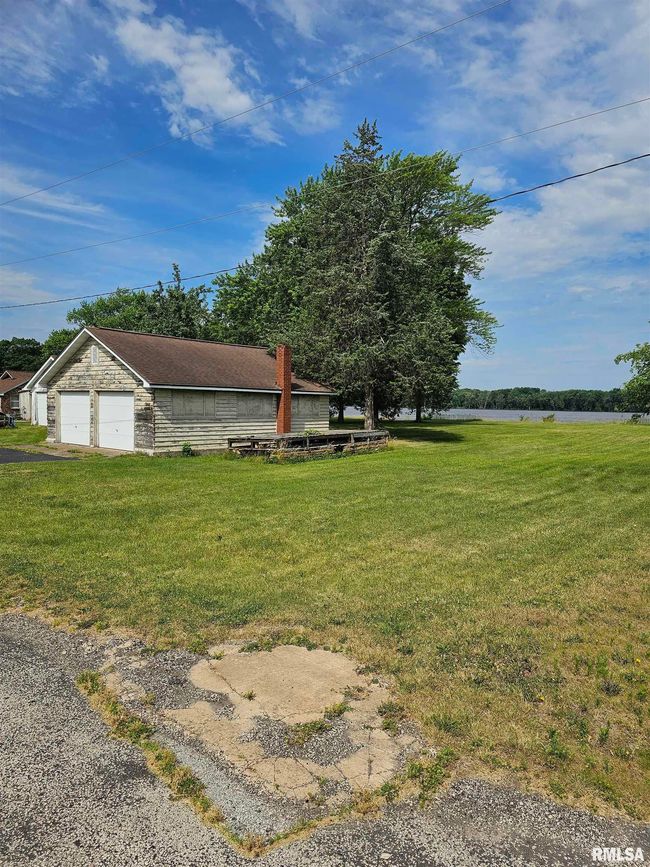 21812 River Rd N, House other with 2 bedrooms, 2 bathrooms and null parking in Cordova IL | Image 6