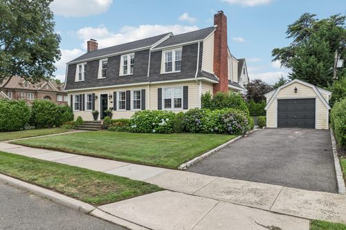 126 Chester Ave, Garden City, NY, 11530-4208 | Card Image