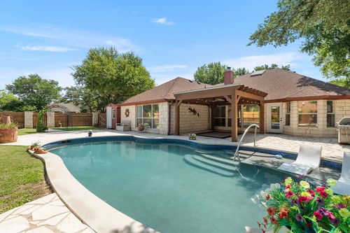 121 N Winecup Trl, Cedar Park, TX, 78613-2843 | Card Image