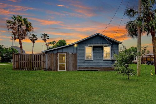 322 Tarrant Ave, Port Aransas, TX, 78373-5012 | Card Image
