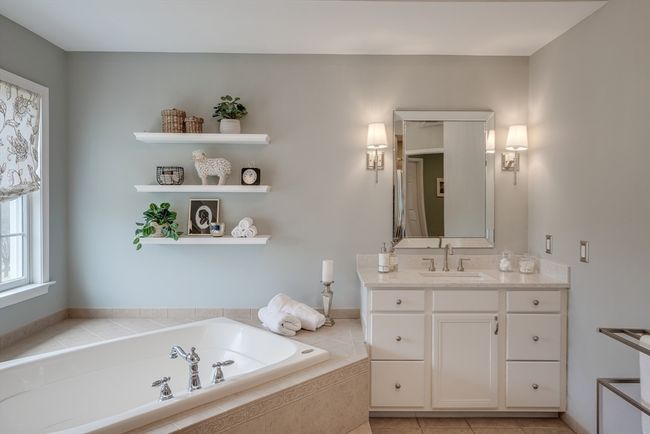 8 Valley View Dr, House other with 4 bedrooms, 5 bathrooms and 6 parking in North Grafton MA | Image 25