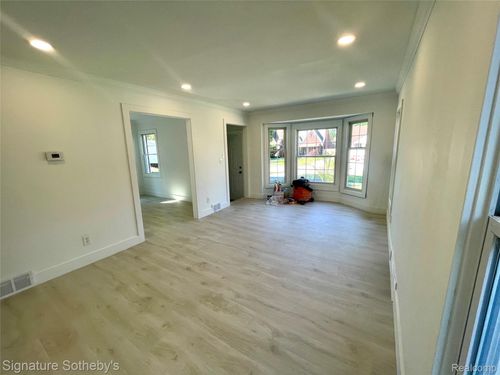 19738 Westphalia St, Detroit, MI, 48205-1736 | Card Image