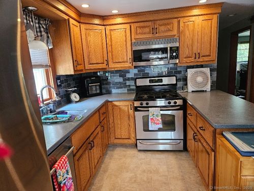 150 Mathew Rd, Winsted, CT, 06098-2820 | Card Image