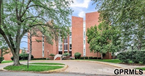 apt-104-3702 Jackson St, Omaha, NE, 68105-1138 | Card Image